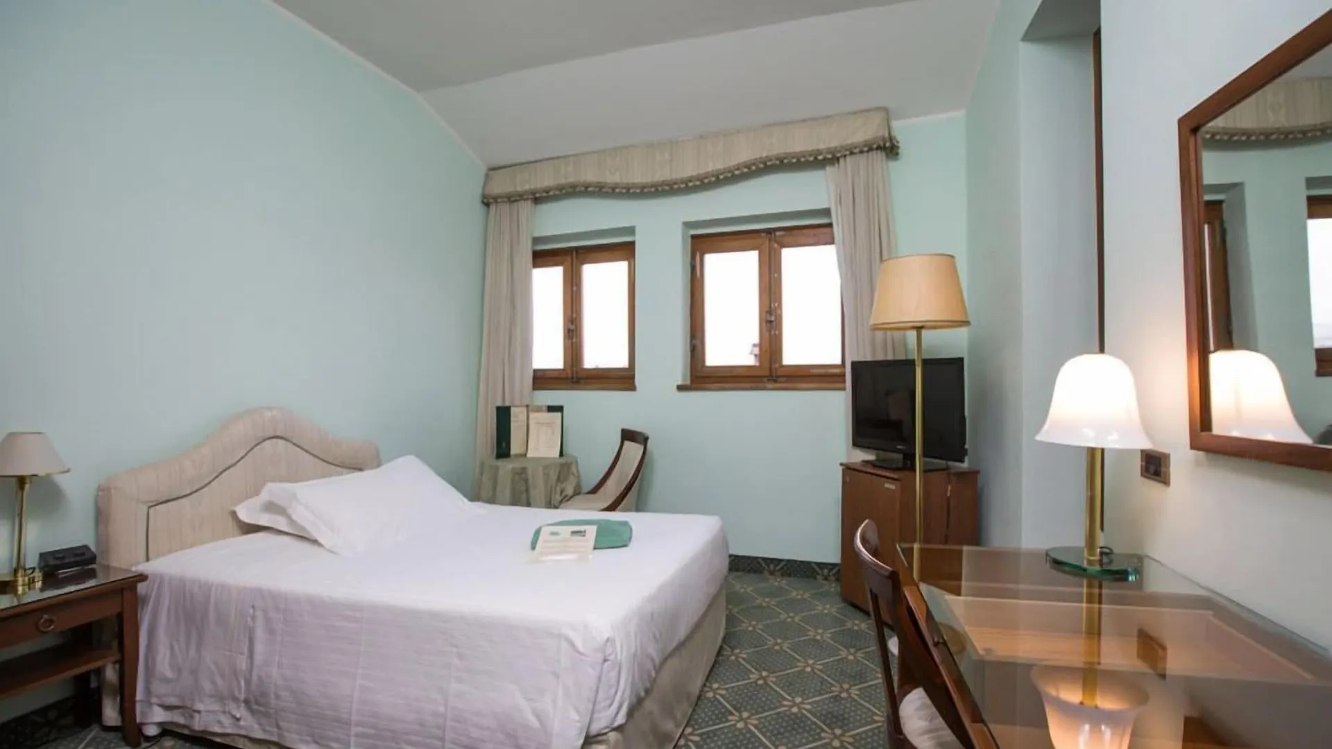 Hotel Villa San Lucchese Poggibonsi 4*,  Italy