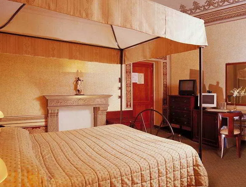 Hotel Villa San Lucchese Poggibonsi 4*,